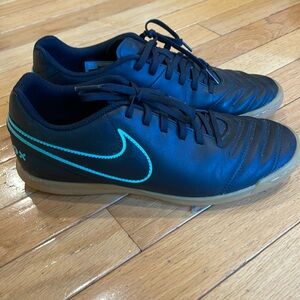Nike Tiempox size 7.5